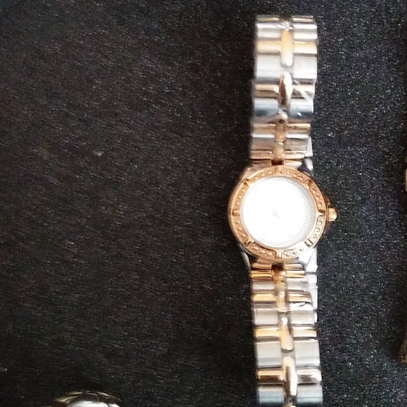 Womans watch - Picture 1 of 2